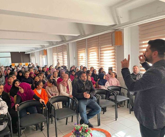 Abdurrahman Sarar İmam Hatip Ortaokulunda 'Peygamber Efendimiz ve Aile Hayatı' semineri