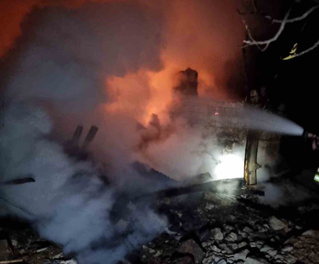 Adana Aladağ'da Ev Yangını: Alzheimer Hastası 85 Yaşındaki Zeynep Keklik Aranıyor