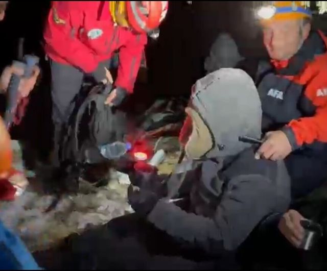 Adana'da Aladağ'da mahsur kalan 3 arkadaş AFAD ve JAK tarafından kurtarıldı