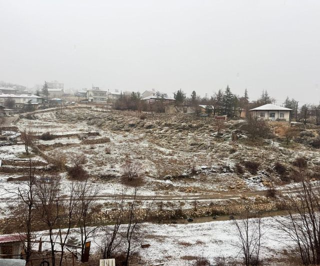 Adana'nın yüksek kesimlerine kar yağdı: Tufanbeyli, Saimbeyli, Feke, Aladağ ve Pozantı'da hafif kar