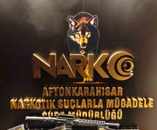 Afyonkarahisar'da dört adrese düzenlenen operasyonda uyuşturucu ve ruhsatsız silahlar ele geçirildi