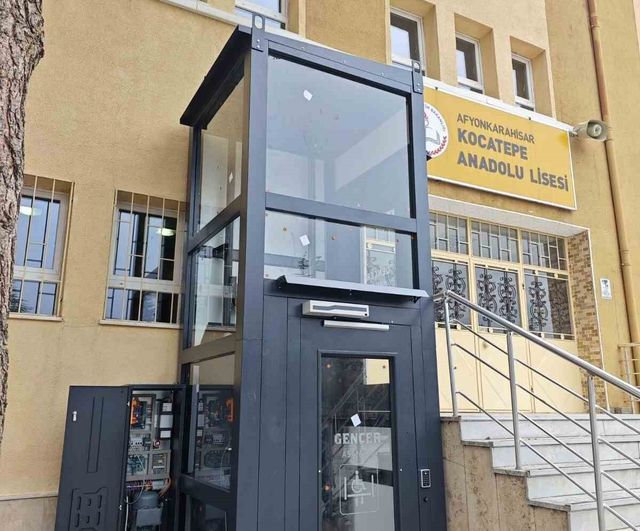Afyonkarahisar’da engelli öğrencinin okula erişimi: Vali Yiğitbaşı talimatıyla asansör yapıldı