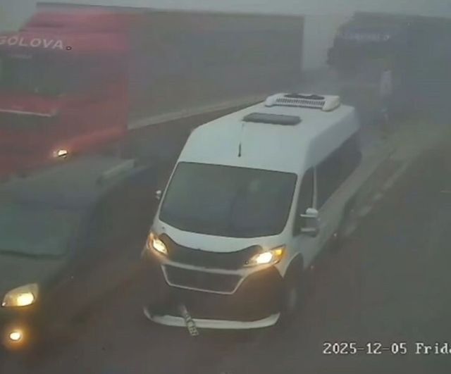 Afyonkarahisar'da Karacalar Kavşağı'nda trafik kazası: 20 kişi yaralandı