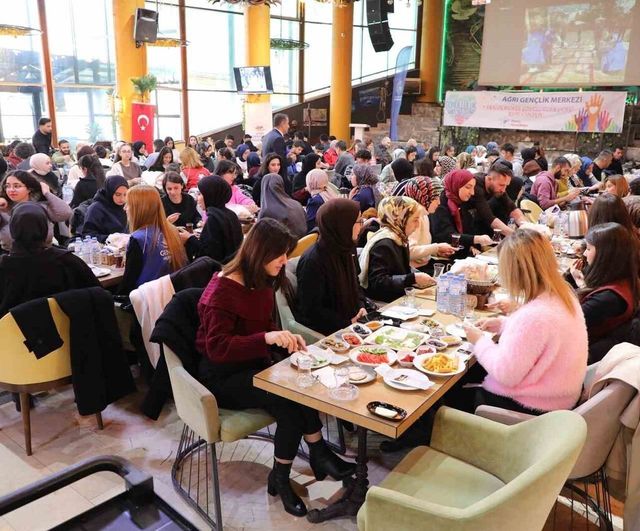 Ağrı'da Genç Gönüllüler 5 Aralık Dünya Gönüllüler Günü'nde Kahvaltıda Buluştu
