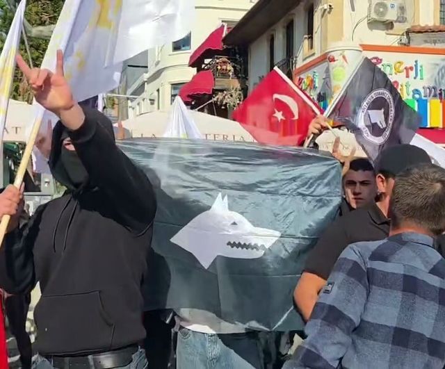 Antalya'da iki grup arasında basın açıklaması sırasında kısa tartışma, polis müdahalesiyle sonlandıruldu
