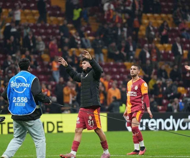 Arda Ünyay taraftarlara üçlü çektirdi: Galatasaray-Samsunspor maçının ardından