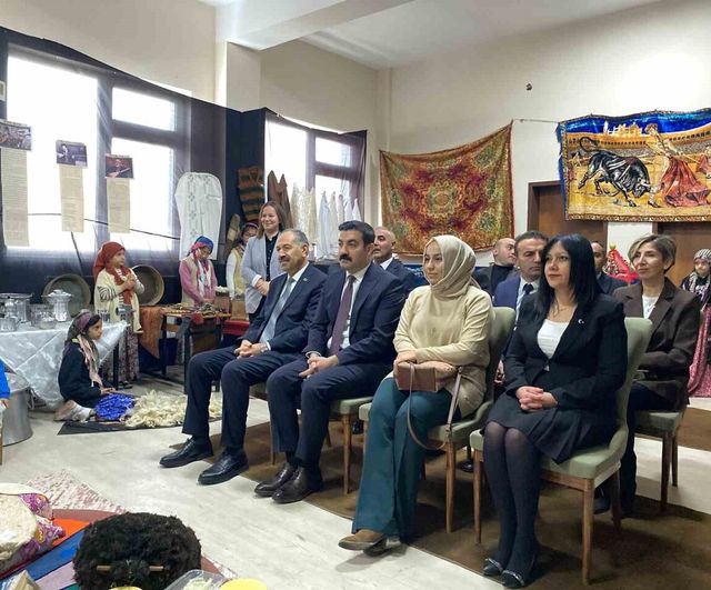 Arpaçay'da Atatürk İlkokulu'nda Milli Kültür Sergisi Açıldı