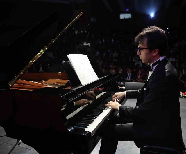 Atatürk Üniversitesi Tıp Fakültesi'nde 316 yeni öğrencinin beyaz önlük töreni