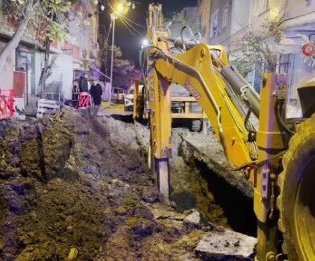 Avcılar'da İSKİ altyapı çalışmasında göçük: 1 işçi kurtarıldı, sağlık durumu iyi