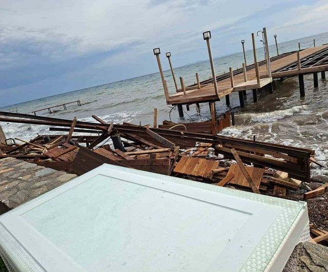 Ayvacık'ta Kasım Ayında 66 Kaçak Yapı Yıkıldı