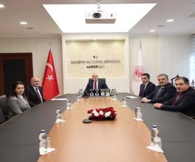 Bakan Işıkhan, Asgari Ücret Tespit Komisyonu Öncesi İşçi ve İşveren Temsilcileriyle Ön Toplantı Yaptı