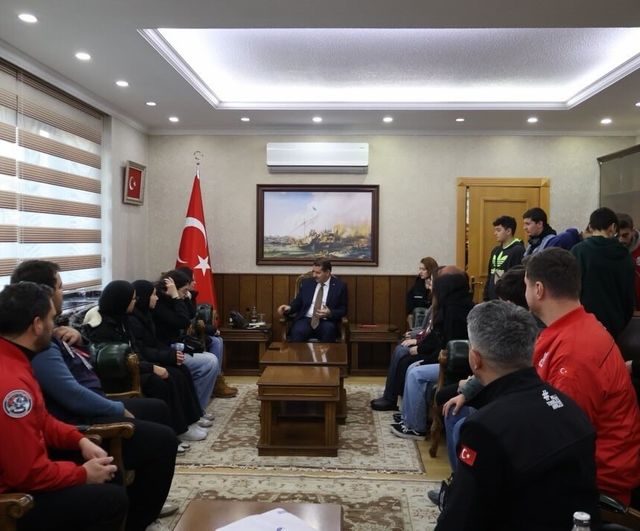 Bakan Yardımcısı Salih Ayhan, T3 Vakfı Bayburtlu Gençleri Bakanlıkta Ağırladı