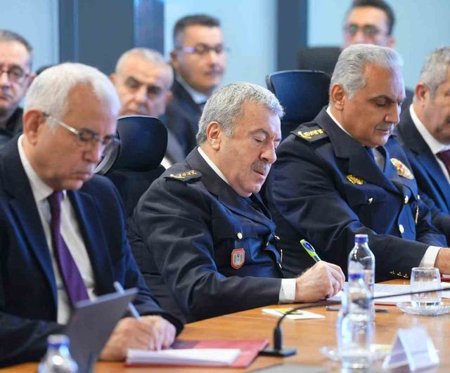 Bakan Yerlikaya: Yeni Yıl Tedbirleri İçin Hazırlık ve Koordinasyon Toplantısı Gerçekleştirildi