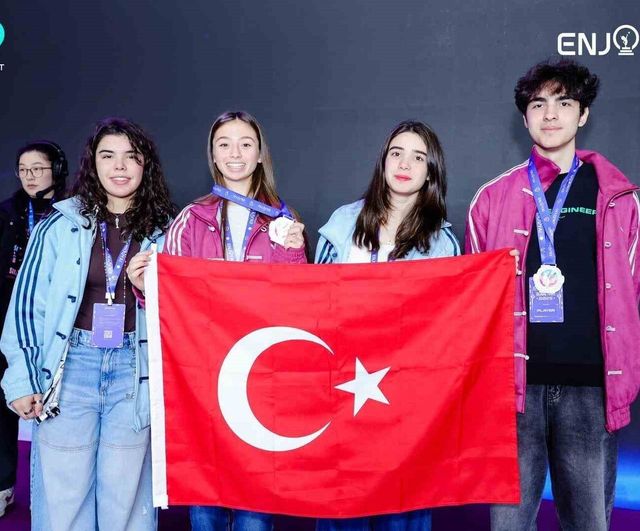 Balıkesir İl Millî Eğitim Robotik Takımı, Çin ENJOY AI Yarışmasında İki Gümüş Madalya Kazandı