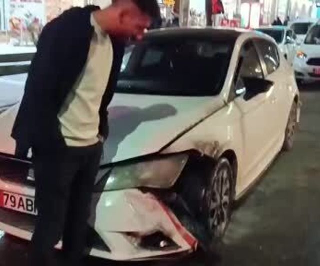 Batman’da Seyir Halindeki Otomobilin Ön Kısmında Yangın: Sürücünün Hızlı Müdahalesi Olayı Büyümeden Söndürdü