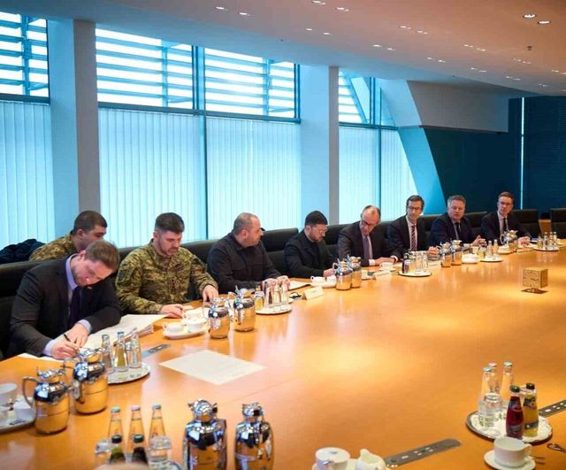 Berlin’de 5 saati aşan ABD‑Ukrayna görüşmeleri sonuç vermedi — Müzakereler yarın devam edecek