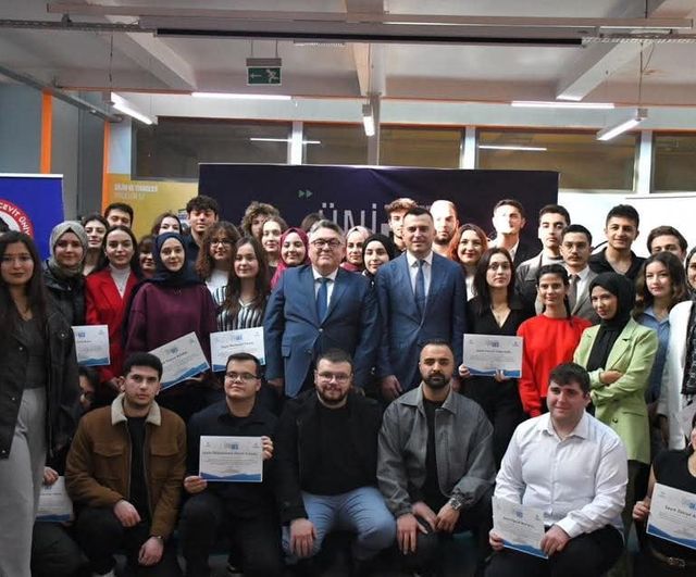 BEUN Alaplı MYO Müzik ve Sanat Topluluğu, ÜNİDES Projesiyle Alaplı Okullarında Konserler Düzenledi