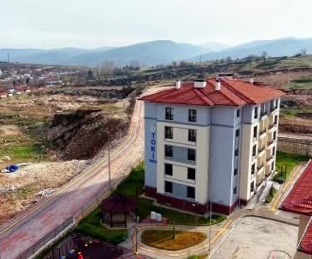 Bilecik Pazaryeri'nde 105 TOKİ konutu hak sahiplerine teslim edildi