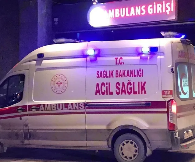 Bilecik'te Bursa-İnegöl-Bozüyük karayolunda otobüs ile otomobil çarpıştı: 3 yaralı