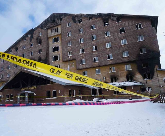 Bolu’daki Grand Kartal Otel yangını davasında 9 bakanlık personeline yurt dışı çıkış yasağı