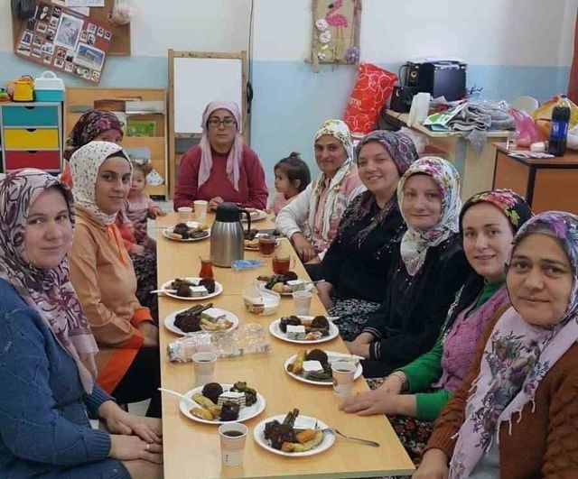 Bozdoğan'da Anasınıfı Öğrencileri Yerli Malı Haftası'nda Ekmek Yapmayı Öğrendi