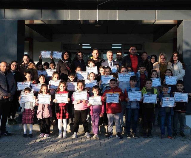 Buharkent Gençlik Merkezi’nde satranç kursu tamamlandı, katılım belgeleri verildi