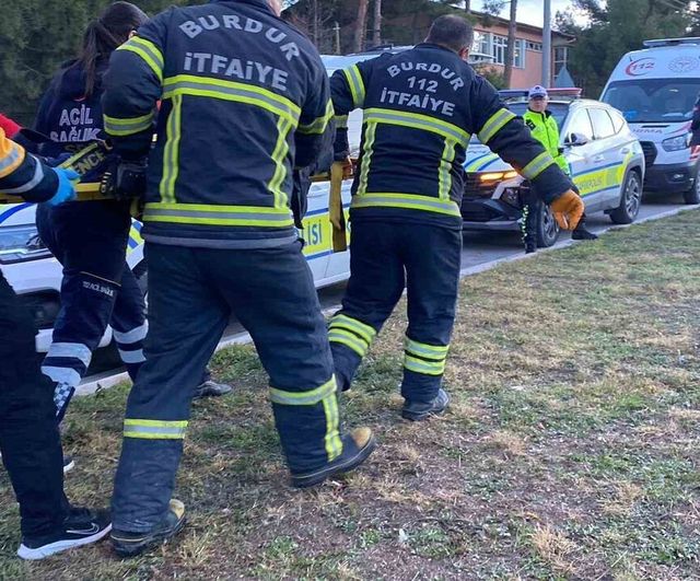 Burdur-Fethiye Karayolu'nda kaza: 2 ölü, 3 yaralı