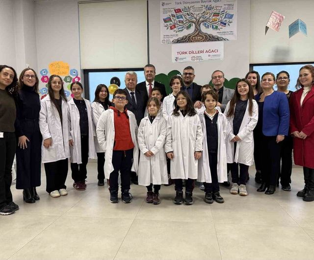 Bursa Gökkuşağı Koleji, yapay zekâ destekli 'Türk Dilleri Laboratuvarı'nı açtı