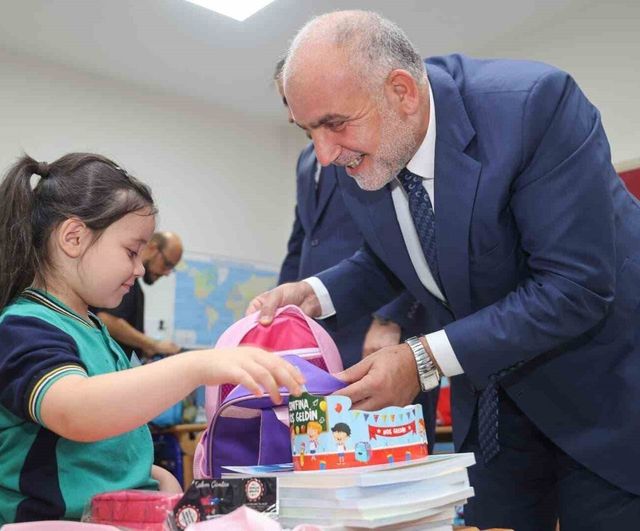Canik Belediyesi'nden eğitim desteği: Çanta, kırtasiye ve burslar devam ediyor