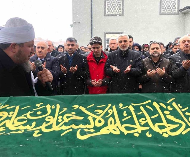 Cengiz Tosun’un annesi Şengül Tosun dualarla toprağa verildi