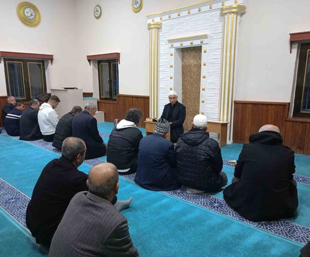 Çine Kuruköy Mahallesi Camii'nde sabah namazı buluşması: Diyanet'in haftalık programı sürüyor