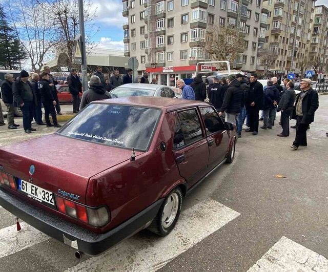 Çorum'da üç aracın kavşakta çarpıştığı kaza: sürücüler yara almadan kurtuldu