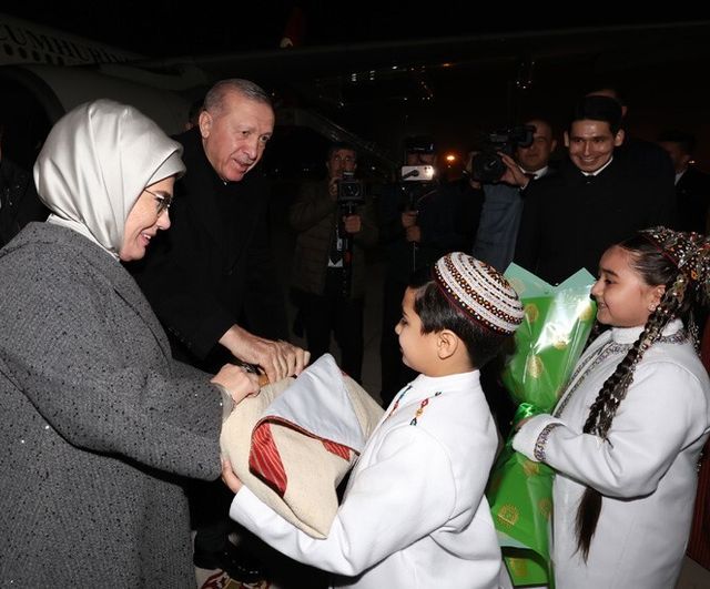 Cumhurbaşkanı Erdoğan Aşkabat'ta: 'Uluslararası Barış ve Güven Forumu'na Katılım