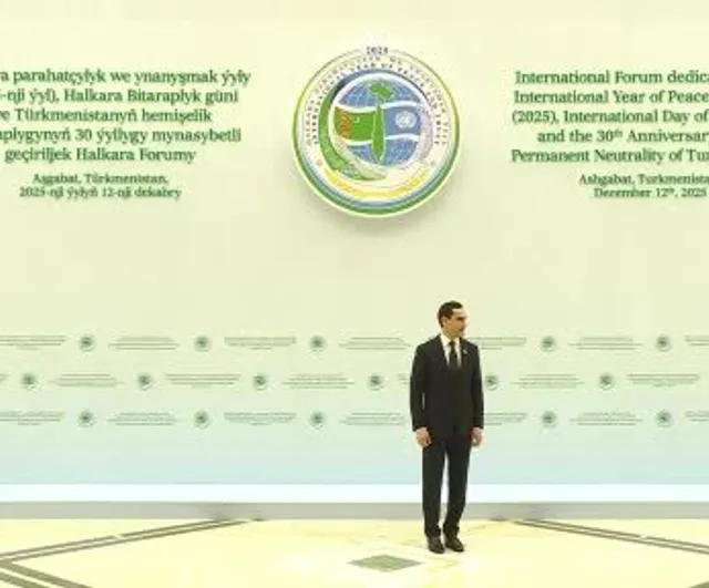 Cumhurbaşkanı Erdoğan, Uluslararası Barış ve Güven Forumu'nda aile fotoğrafına katıldı