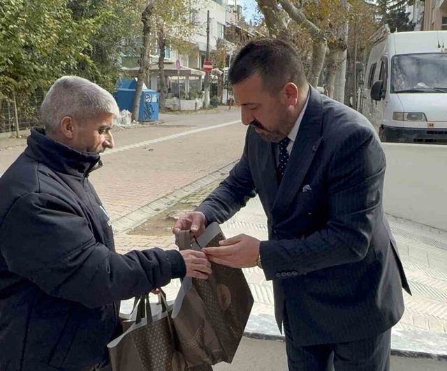 Darıca'da temizlik görevlisi 60 bin dolar bulan poşeti polise teslim etti