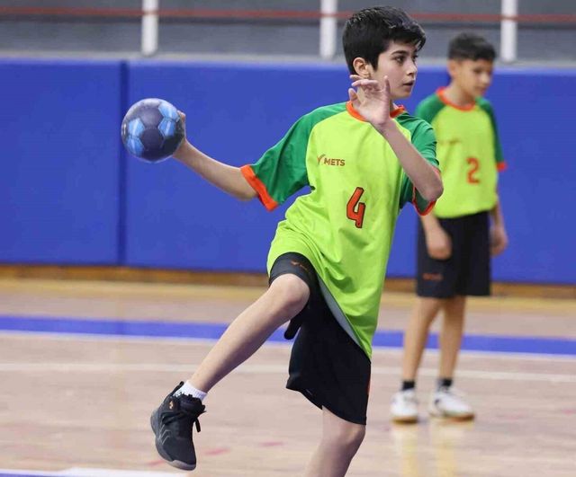 Denizli'de Hentbol Gençler Grup Şampiyonası: 18 Takım Türkiye Şampiyonası Bileti İçin Yarışacak