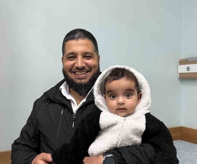 Derecik Müftüsü Yasir Ceylan, 'Heimlich' manevrasıyla boğulma tehlikesi yaşayan çocuğu kurtardı