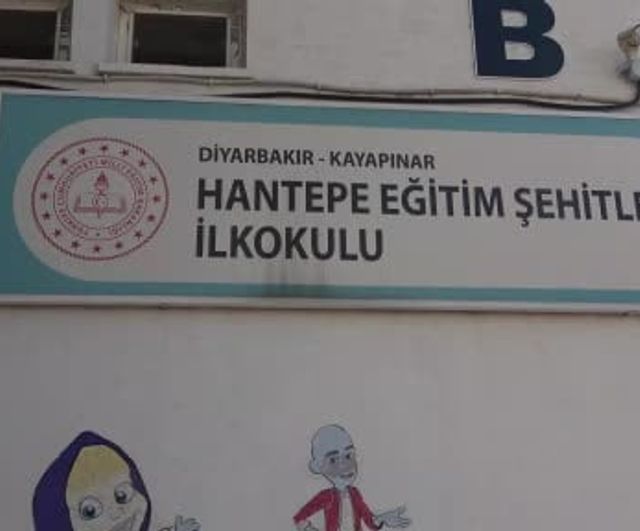 Diyarbakır'da 41 bin 326 öğrenci 'Oku Kitabını, Al Armağanını' yarışmasında buluştu