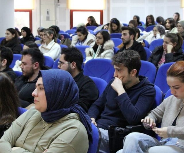 DPÜ Eğitim Fakültesi'nde 'Geleceğine Bahis Yapma' Konferansı: Sanal Riskler ve Akran Zorbalığı Ele Alındı