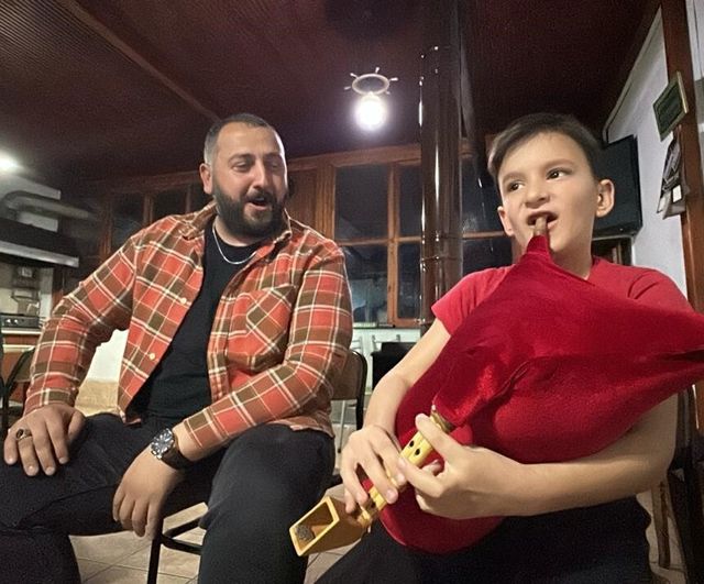 Düzce'de 8 yaşındaki tulumcu Ahmet Semih Toraman: Sipsiden tuluma, Artvin ve Rize ezgileriyle hızlı ilerleyiş
