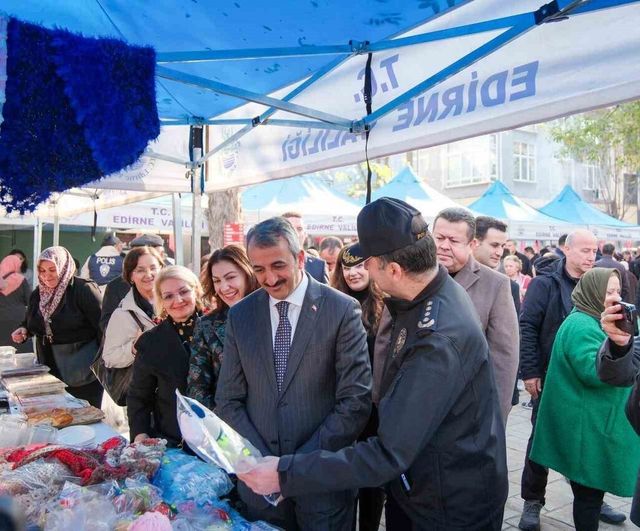 Edirne'de Polis Eşleri Destek Panayırı: Tüm Ürünler Kısa Sürede Tükendi