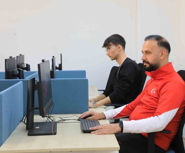 Elazığ’da 'Bugünün gençleri geleceğin meslekleri' projesi: Dijital eğitimler Engelsiz Yaşam Merkezi'nde sürüyor