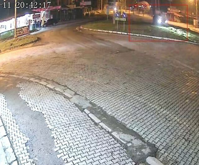 Elazığ'da otomobil kavşaktaki refüje çıktı: 1 kişi yaralandı