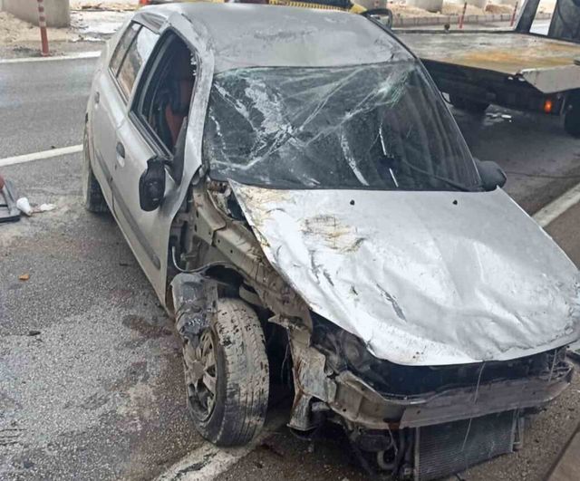 Erdemli'de kontrolden çıkan otomobil takla attı, sürücü yaralandı
