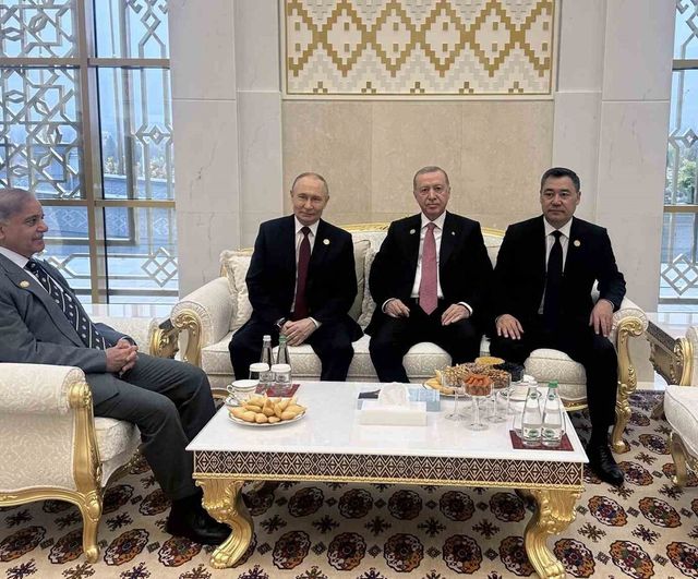 Erdoğan, Aşkabat'ta Putin, Şerif ve Berdimuhammedov ile görüştü
