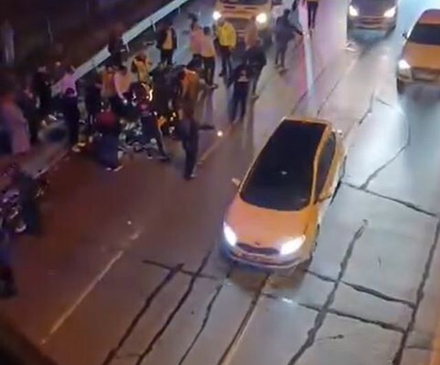 Esenyurt'ta iddia edilen alkollü kamyon çarpması: Kurye Furkan Dinçer yaşamını yitirdi