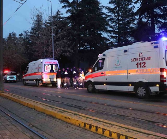 Eskişehir'de liseliler arasında çıkan kavga: 15 yaşındaki öğrenci bıçaklandı, çok sayıda yaralı