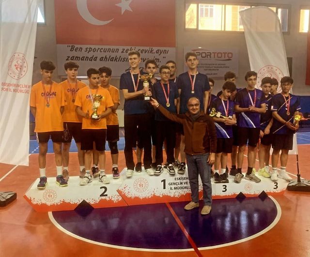 Eskişehir'de Okul Sporları Gençler İl Birinciliği tamamlandı — Erkeklerde Borsa İstanbul Fen Lisesi, kızlarda S.E.V. Muzaffer Demir birinci