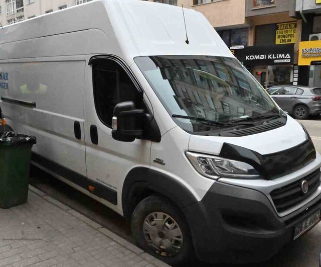 Eskişehir'de sol şeritte taksiden inen kadının ayağı kamyonet tarafından ezildi