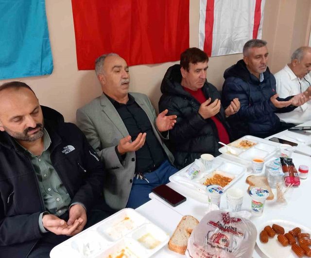 Eskişehir'de Uluslararası İmam Hatip Lisesi Öğrencileri Kızıl Elma Turan Derneği ile Buluştu